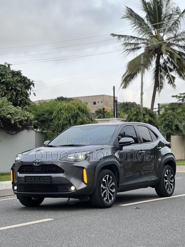 Toyota Yaris Cross 1.5 Hybrid AWD 2022 Gray