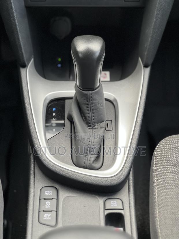 Toyota Yaris Cross 1.5 Hybrid AWD 2022 Gray