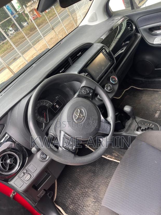 Toyota Vitz 1.3 FWD 5dr 2016 Red