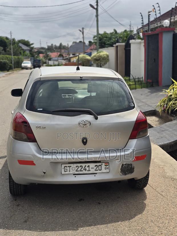 Toyota Vitz 1.0 FWD 5dr 2010 Silver