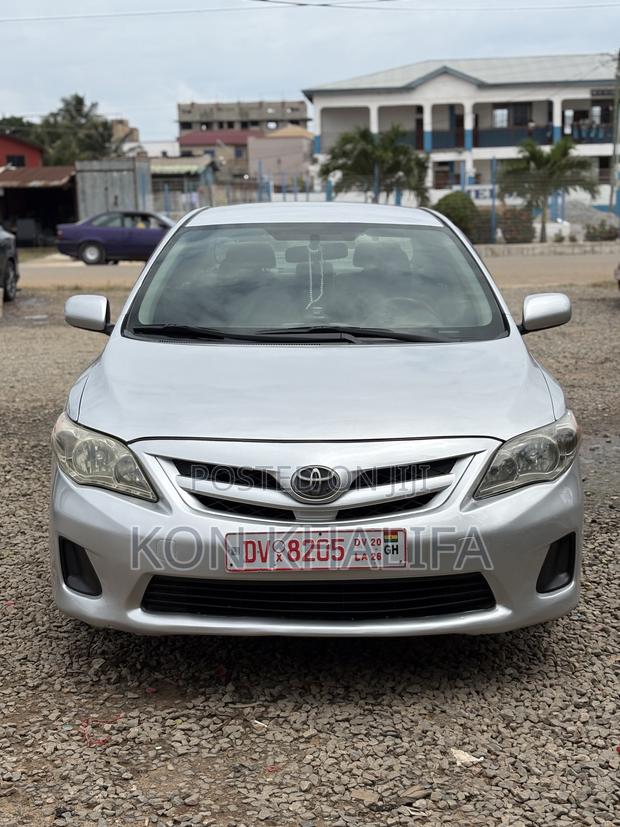Toyota Corolla LE 4dr Sedan (1.8L 4cyl 4A) 2012 Silver