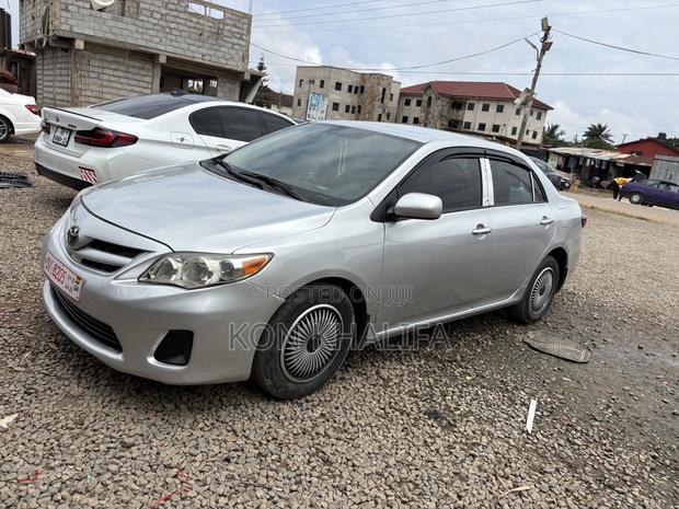Toyota Corolla LE 4dr Sedan (1.8L 4cyl 4A) 2012 Silver