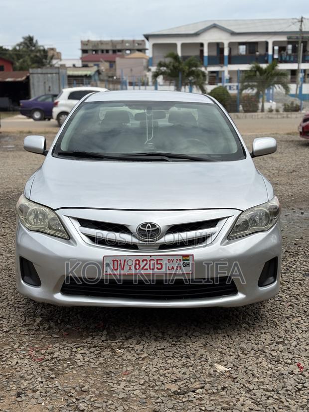 Toyota Corolla LE 4dr Sedan (1.8L 4cyl 4A) 2012 Silver