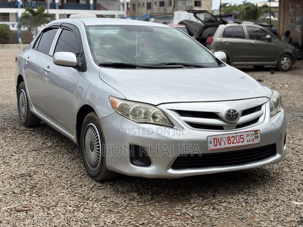 Toyota Corolla LE 4dr Sedan (1.8L 4cyl 4A) 2012 Silver
