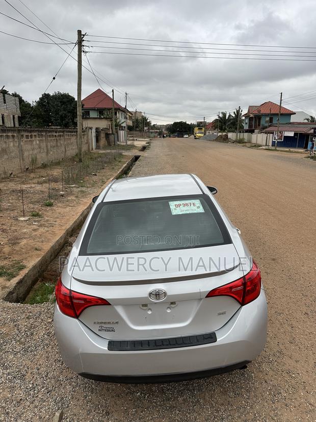 Toyota Corolla SE (1.8L 4cyl 6M) 2018 Silver