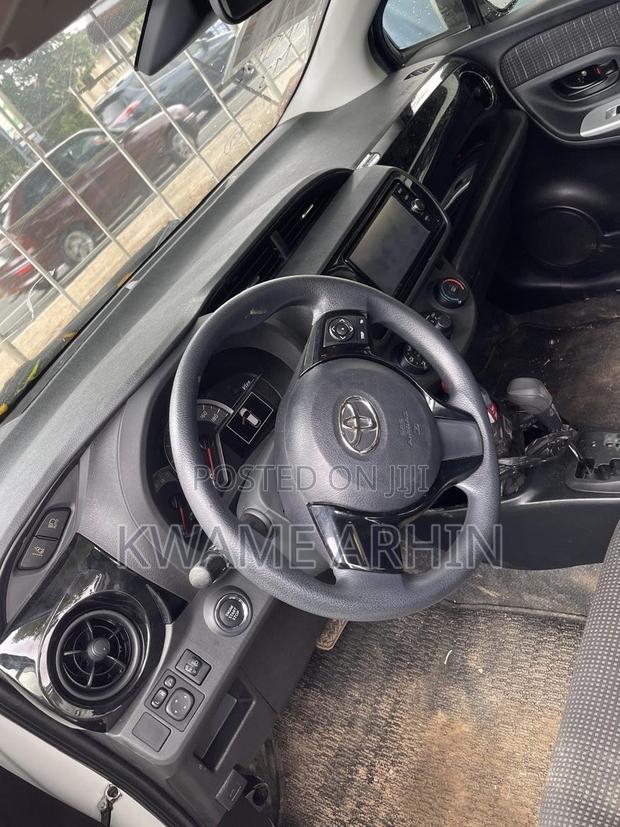 Toyota Vitz 1.3 FWD 5dr 2017 White