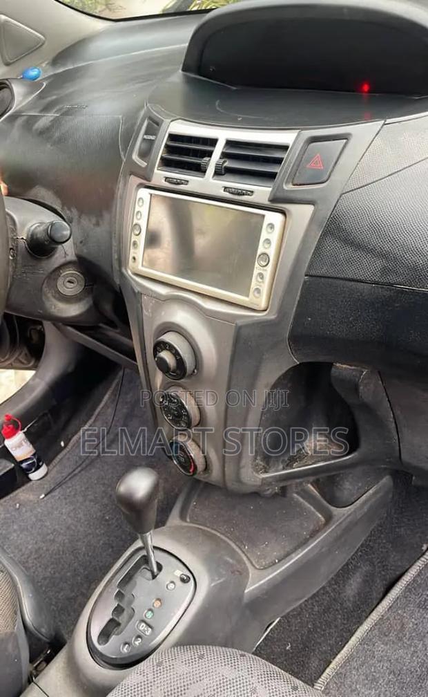 Toyota Vitz 2010 Black