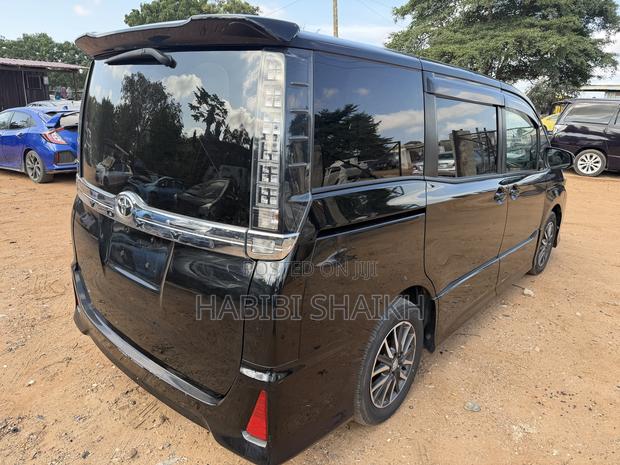Toyota Voxy V 2WD 8-Seater 2014 Black