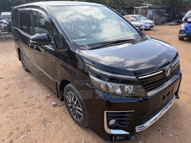 Toyota Voxy V 2WD 8-Seater 2014 Black