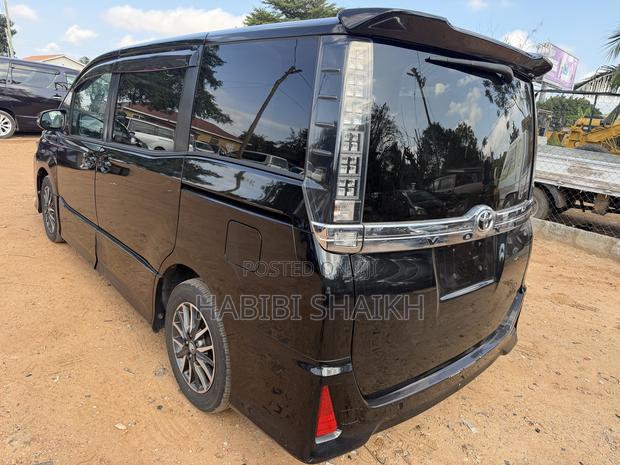 Toyota Voxy V 2WD 8-Seater 2014 Black