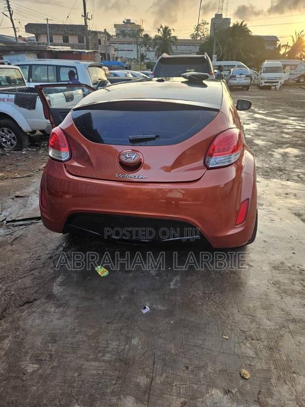 Hyundai Veloster 3dr Hatchback w/Black Interior (1.6L 4cyl 6AM) 2015