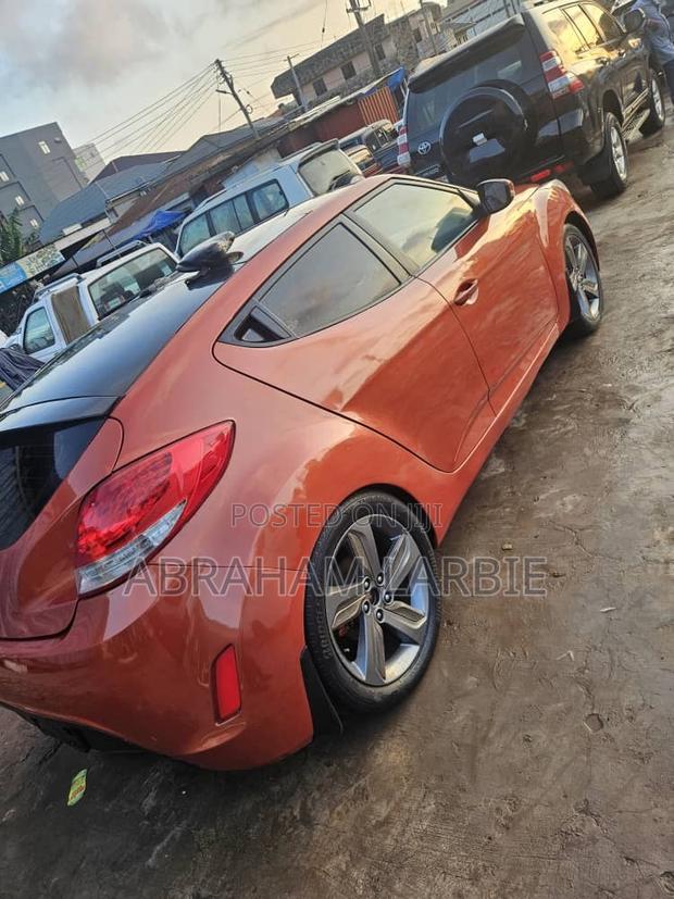 Hyundai Veloster 3dr Hatchback w/Black Interior (1.6L 4cyl 6AM) 2015
