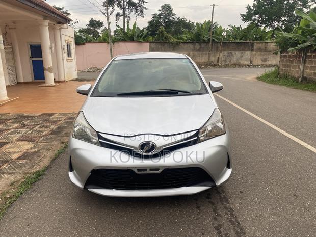 Toyota Vitz 2015 Silver