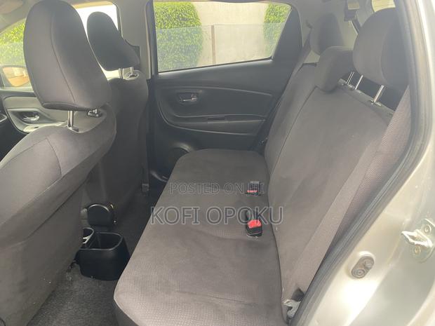 Toyota Vitz 2015 Silver