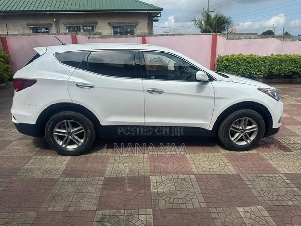 Hyundai Santa Fe 2018 White