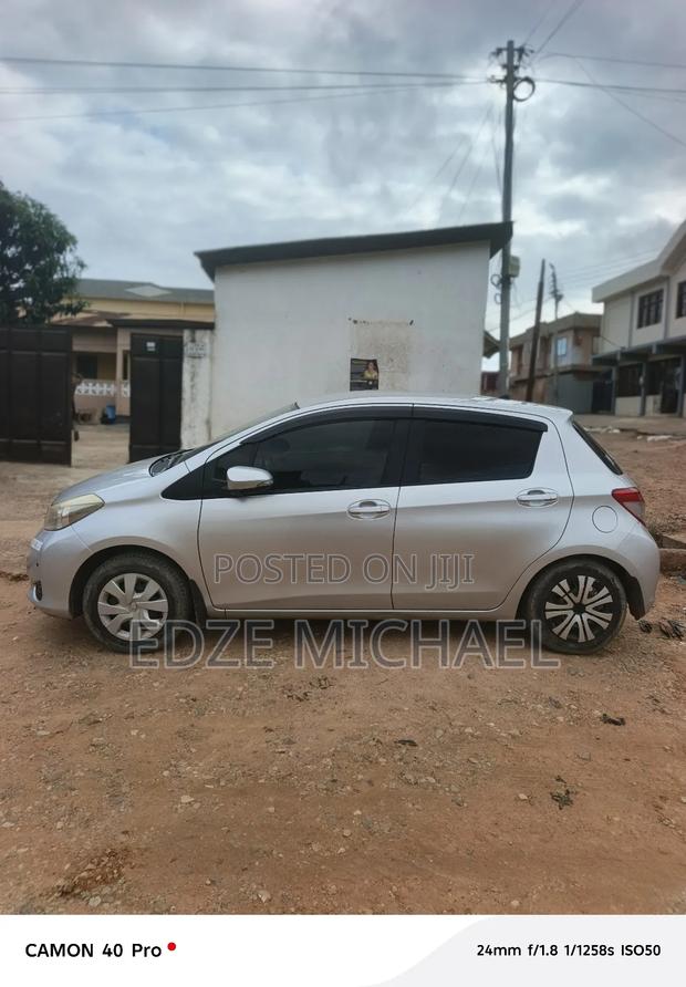 Toyota Vitz 2011 Silver