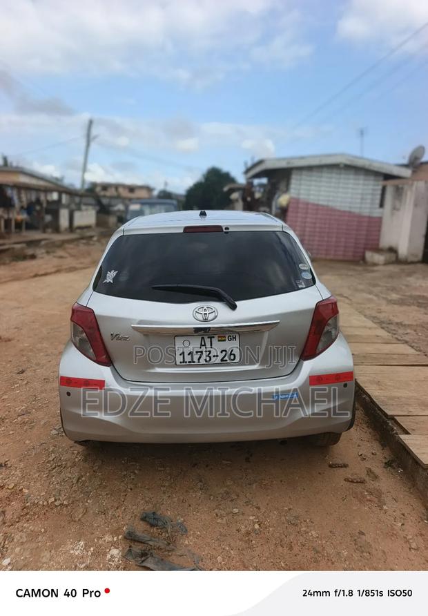 Toyota Vitz 2011 Silver