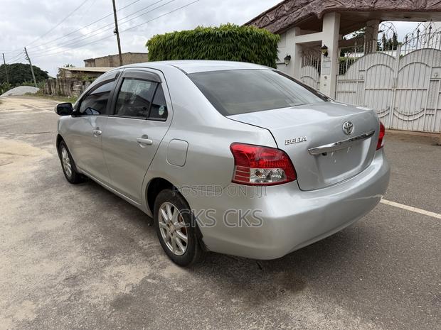 Toyota Belta 2012 Silver