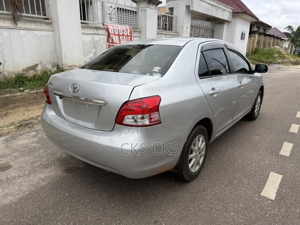 Toyota Belta 2012 Silver