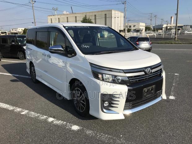 Toyota Voxy V 2WD 7-Seater 2019 White