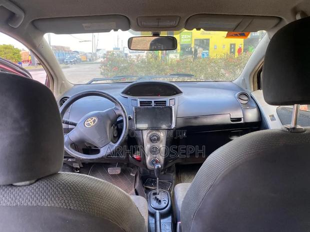 Toyota Vitz 2010 Black