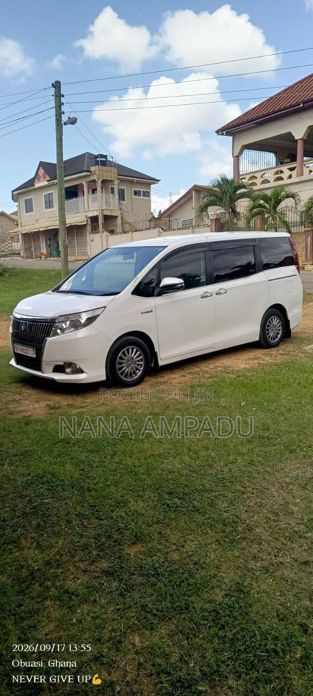 Toyota Esquire 2015 White