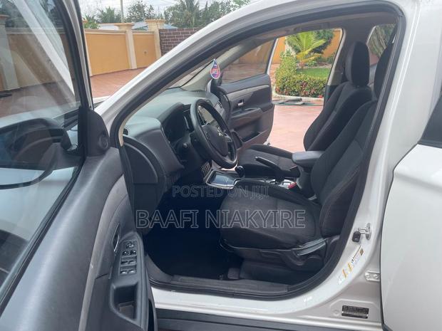Mitsubishi Outlander 2018 White