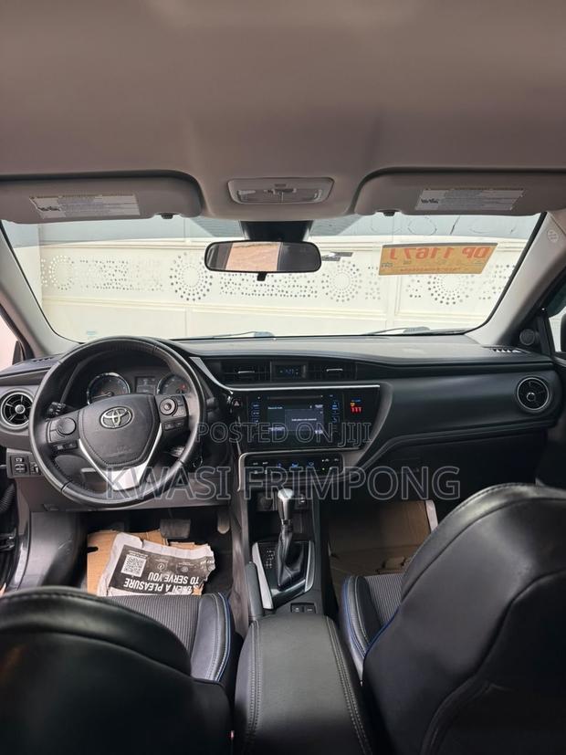 Toyota Corolla SE (1.8L 4cyl 6M) 2018 Black