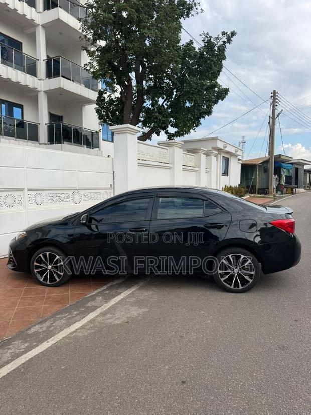 Toyota Corolla SE (1.8L 4cyl 6M) 2018 Black