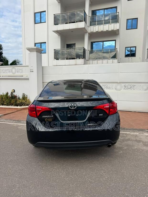 Toyota Corolla SE (1.8L 4cyl 6M) 2018 Black