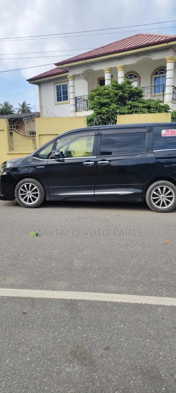 Toyota Voxy Hybrid V 2WD 7-Seater 2014 Black