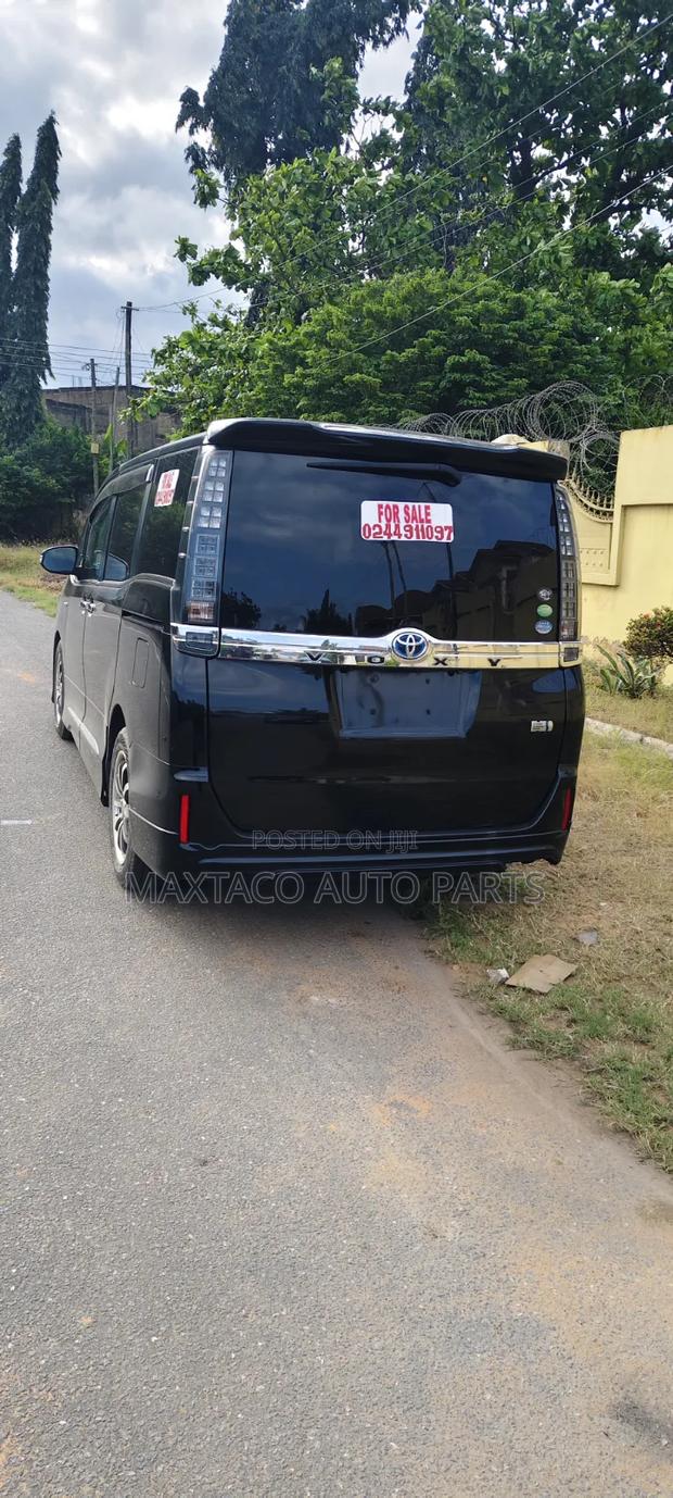 Toyota Voxy Hybrid V 2WD 7-Seater 2014 Black