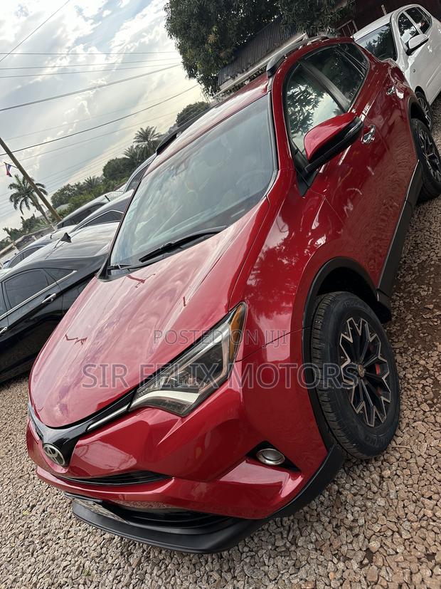 Toyota RAV4 LE 4dr SUV AWD (2.5L 4cyl 6A) 2018 Red