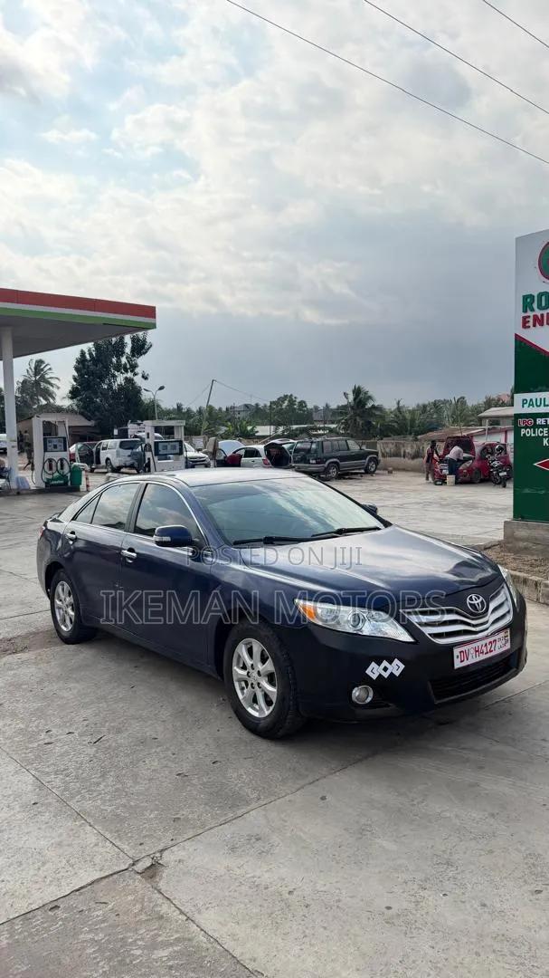Toyota Camry Base 4dr Sedan (2.5L 4cyl 6M) 2010 Blue