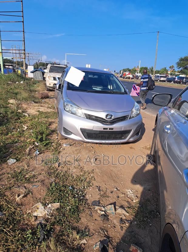 Toyota Vitz 2015 Gray