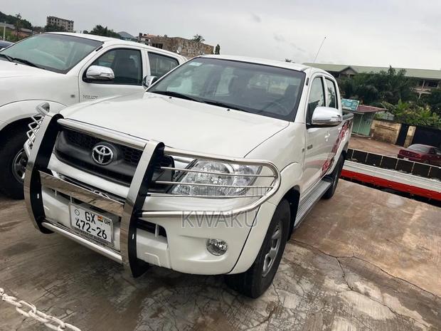Toyota Hilux 2012 White