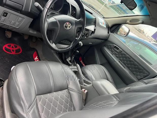 Toyota Hilux 2012 White