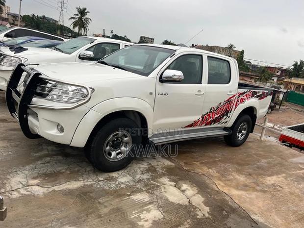 Toyota Hilux 2012 White