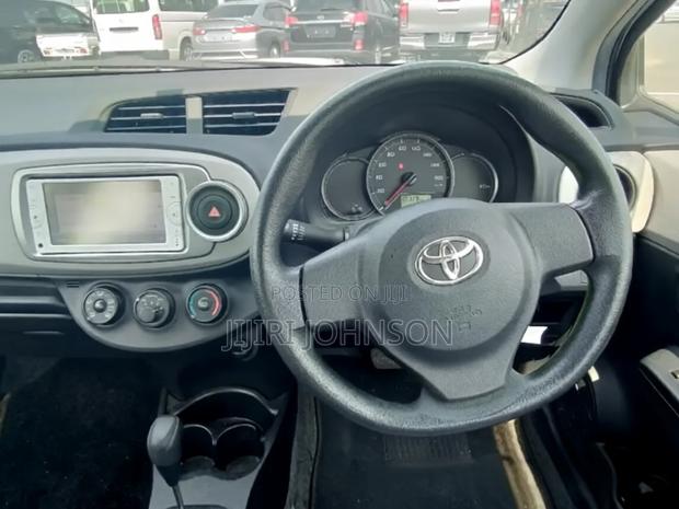 Toyota Vitz 2014 Silver