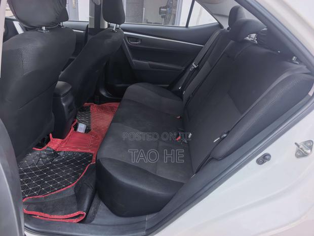 Toyota Corolla SE 4dr Sedan (1.8L 4cyl CVT) 2017 White