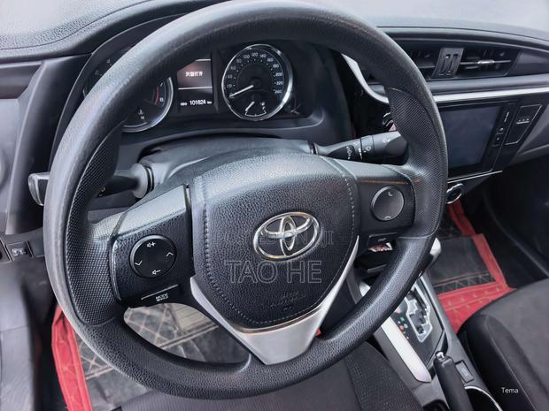 Toyota Corolla SE 4dr Sedan (1.8L 4cyl CVT) 2017 White
