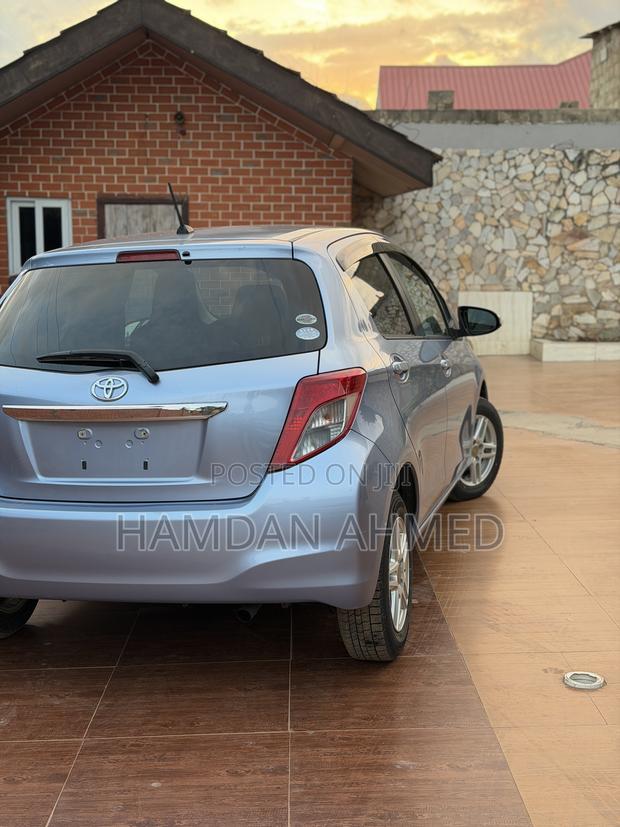 Toyota Vitz 1.3 FWD 5dr 2012 Blue