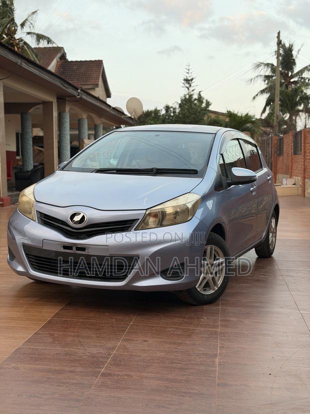 Toyota Vitz 1.3 FWD 5dr 2012 Blue