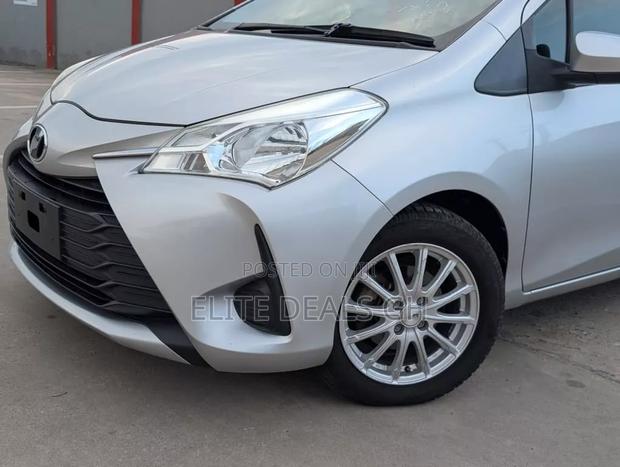 Toyota Vitz 2018 Silver