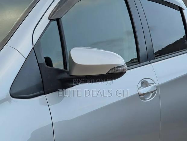 Toyota Vitz 2018 Silver