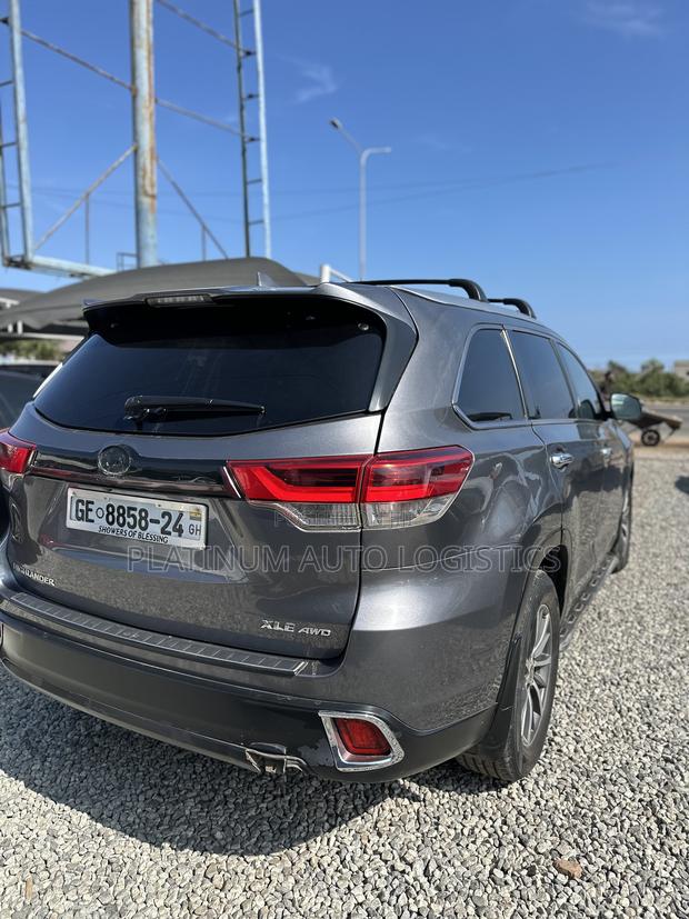 Toyota Highlander XLE 2019 Gray