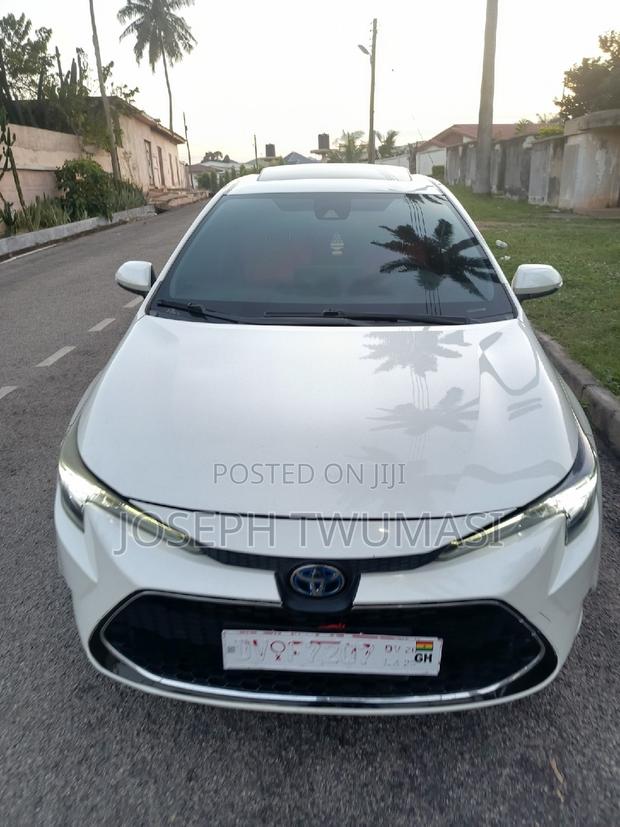 Toyota Corolla Hybrid 2023 White