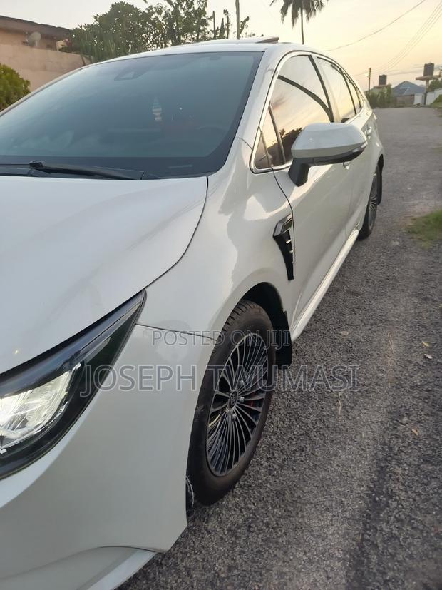 Toyota Corolla Hybrid 2023 White