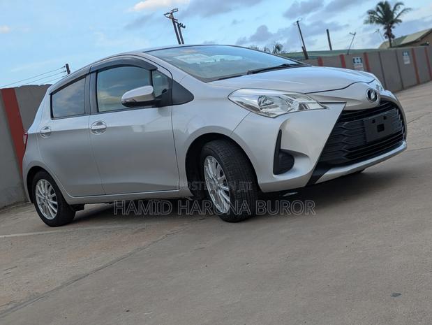 Toyota Vitz 1.3 FWD 5dr 2018 Silver