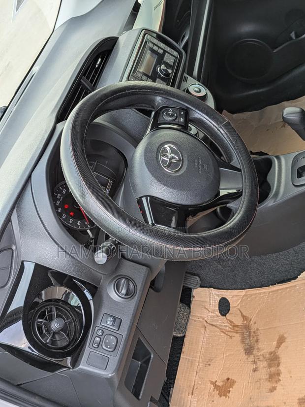 Toyota Vitz 1.3 FWD 5dr 2018 Silver